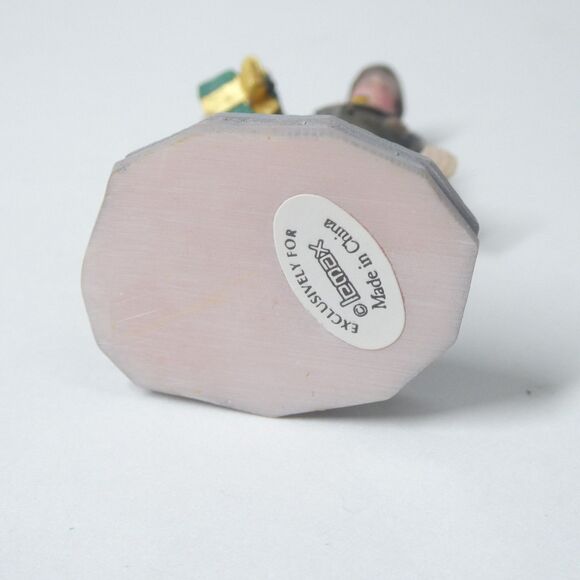 Lemax Sweet Surprise 42877 Man Carrying Gift Resin Figure Christmas Village - Picture 6 of 6